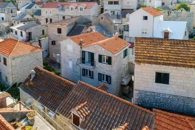 Pogled na grad 'Pučišća' ili pogled na grad iz apartmana
