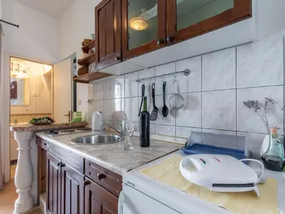 Kuhinja ili čajna kuhinja u objektu Apartments Darija - Studio Apartment with Sea View ST