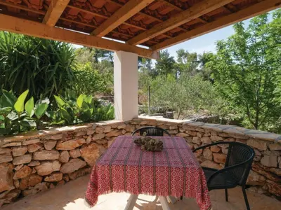 Vrt u objektu Holiday Home Blossom - Four Bedroom Holiday Home with Outdoor Pool and Jacuzzi - ST