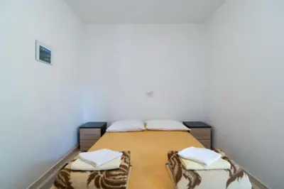 Krevet ili kreveti u jedinici u objektu Apartments Boguvila - Two-Bedroom Basic Apartment with Terrace A1 - ST