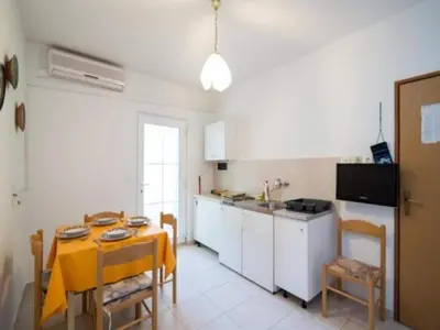 Kuhinja ili čajna kuhinja u objektu Apartments Boguvila - Two-Bedroom Family Apartment with Terrace A2 - ST