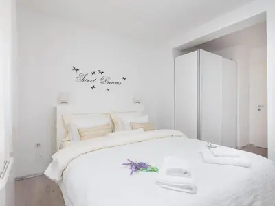 Krevet ili kreveti u jedinici u objektu Apartment Lana - Superior Two-Bedroom Apartment with Terrace A1 ST