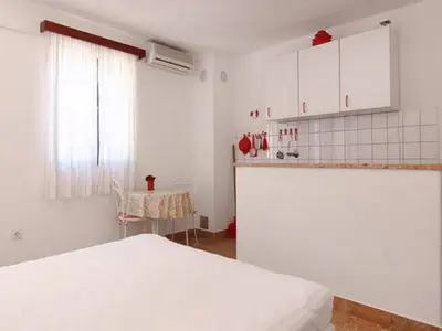 Krevet ili kreveti u jedinici u objektu Apartments Nadia - Studio Apartment With Terrace A1