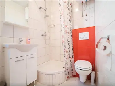 Kupaonica u objektu Apartment with balcony and sea view