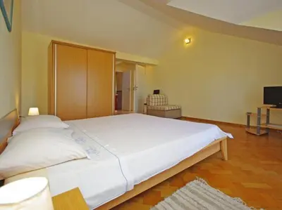 Krevet ili kreveti u jedinici u objektu Apartments Villa Rose - Economy Studio with Sea View and shared Terrace A3 crveni