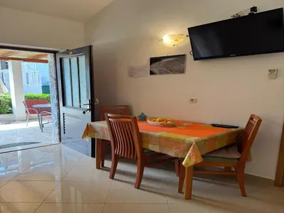 TV i/ili zabavni centar u objektu Apartments Magdalena - Bungalow with terrace A1