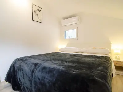 Krevet ili kreveti u jedinici u objektu Holiday Home Bliss - Holiday Home with Outdoor Pool and Sea View ST