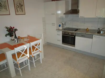 Kuhinja ili čajna kuhinja u objektu Holiday Home Oliva - Holiday House with Terrace and Sea View
