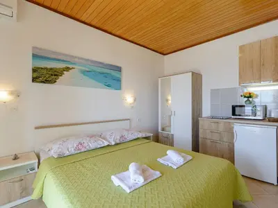 Krevet ili kreveti u jedinici u objektu Rooms Sani - Double Room with Terrace and Sea View S1