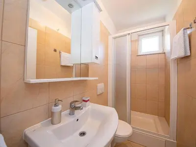Kupaonica u objektu Apartments Magdalena - Standard Apartment with Terrace and Sea View A2