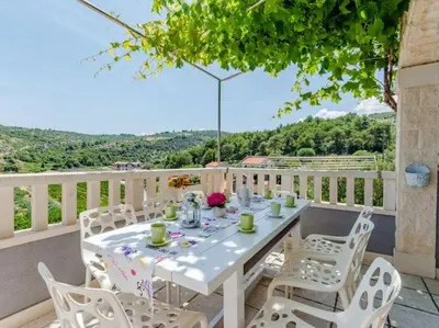 Pogled na planine ili pogled na planine iz vila