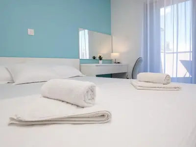 Krevet ili kreveti u jedinici u objektu Apartments Dva Galeba - One Bedroom Apartment with Garden Terrace 202