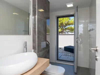 Kupaonica u objektu Apartments Dva Galeba - One Bedroom Apartment with Garden Terrace 202