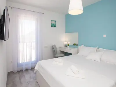 Krevet ili kreveti u jedinici u objektu Apartments Dva Galeba - One Bedroom Apartment with Sea View 206