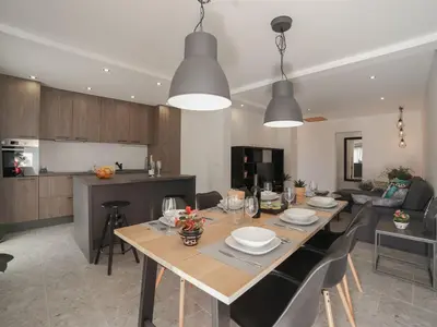 Kuhinja ili čajna kuhinja u objektu Apartments Marti - Three Bedroom Apartment with Balconies and Sea View - ST