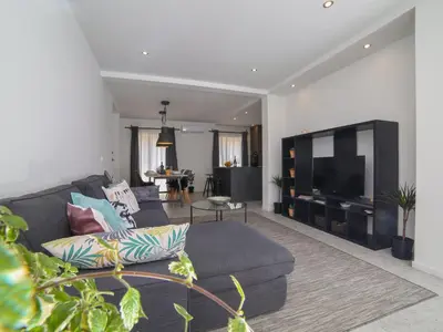 TV i/ili zabavni centar u objektu Apartments Marti - Three Bedroom Apartment with Balconies and Sea View - ST