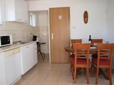 Kuhinja ili čajna kuhinja u objektu Apartment Lili- One Bedroom Apartment with Terrace ST