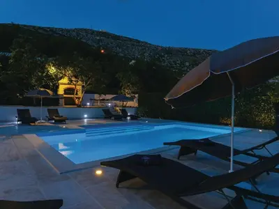 Bazen u objektu Apartment Villa IN - Four-Bedroom Apartment with Private Pool ili u blizini