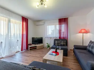 TV i/ili zabavni centar u objektu Apartments Palma - Two Bedroom Apartment with Balcony and Sea View Veliki