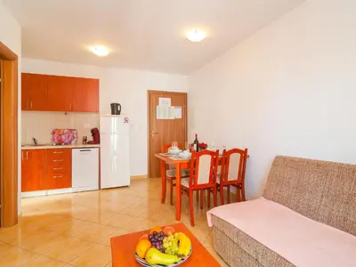 Kuhinja ili čajna kuhinja u objektu Apartments Island Beat - One Bedroom Apartment with Balcony and Sea View A7 ST