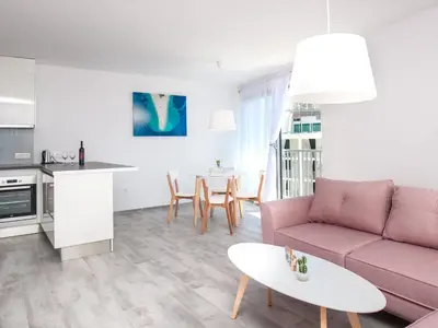 Kuhinja ili čajna kuhinja u objektu Apartments Dva Galeba - Standard One Bedroom Apartment with Sea View 203