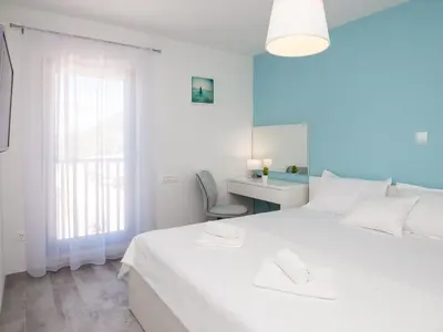 Krevet ili kreveti u jedinici u objektu Apartments Dva Galeba - One Bedroom Apartment with Sea View 204