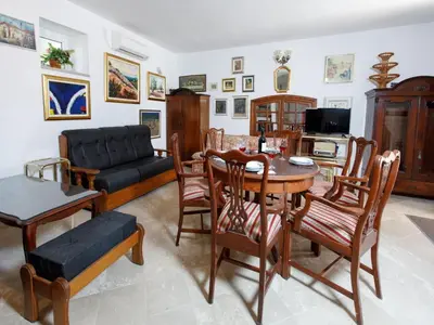 TV i/ili zabavni centar u objektu Villa Balarin - Five Bedroom Holiday Home with Terrace and City View