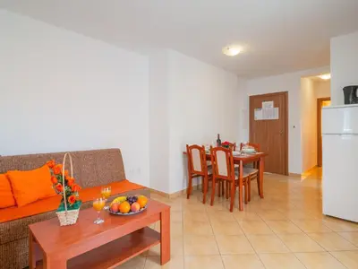 Kuhinja ili čajna kuhinja u objektu Apartments Island Beat - Two Bedroom Apartment with Balcony A9 prizemlje ST