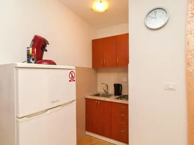 Kuhinja ili čajna kuhinja u objektu Apartments Island Beat - Two Bedroom Apartment with Balcony A9 prizemlje ST