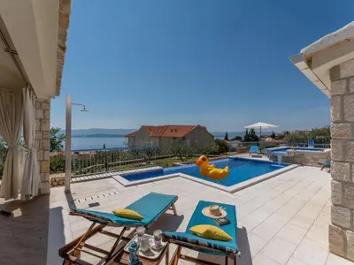 Bazen u objektu Villa Blue Sky - Three Bedroom Villa with Pool ili u blizini