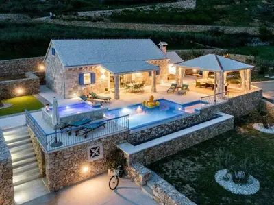Bazen u objektu Villa Blue Sky - Three Bedroom Villa with Pool ili u blizini