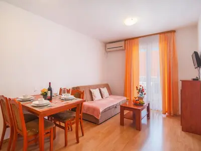 TV i/ili zabavni centar u objektu Apartments Island Beat - One Bedroom Apartment with Balcony and Sea View A1 ST