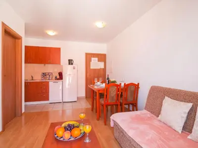 Kuhinja ili čajna kuhinja u objektu Apartments Island Beat - One Bedroom Apartment with Balcony and Sea View A1 ST