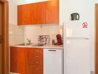 Kuhinja ili čajna kuhinja u objektu Apartments Island Beat - One Bedroom Apartment with Balcony and Sea View A1 ST