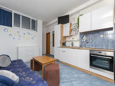 Kuhinja ili čajna kuhinja u objektu Apartments Hope Dugi Rat - One-Bedroom Apartment with Terrace and Sea View A2