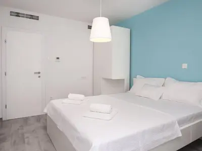 Krevet ili kreveti u jedinici u objektu Apartments Dva Galeba - One Bedroom Apartment with Sea View 105