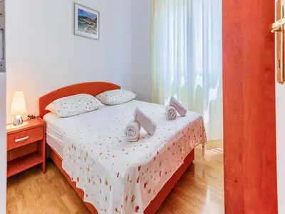 Krevet ili kreveti u jedinici u objektu Apartments Ivo - One bedroom apartment with terrace and sea view A5