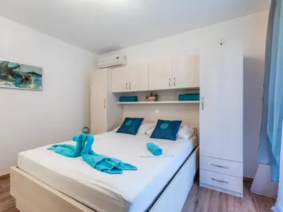 Krevet ili kreveti u jedinici u objektu Apartments Palma -Studio with Balcony and Sea View Mali