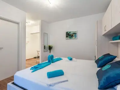 Krevet ili kreveti u jedinici u objektu Apartments Palma -Studio with Balcony and Sea View Mali