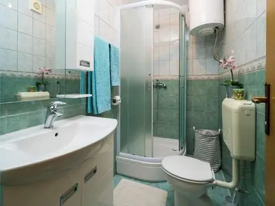 Kupaonica u objektu Apartments Tomas - Four Bedroom Apartment with Balcony A4