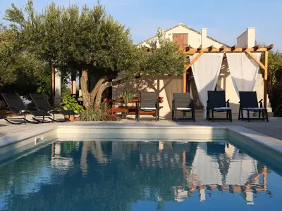 Bazen u objektu Stone Villa Olea-Three Bedroom Villa with Pool ili u blizini