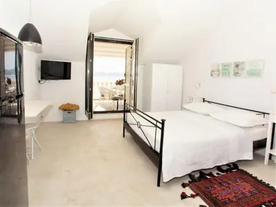 Krevet ili kreveti u jedinici u objektu Apartments & Room Vesna - Superior Studio Apartment with Terrace and Sea View