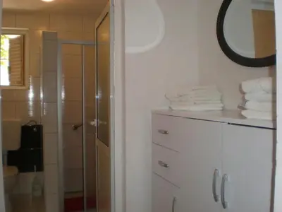 Kupaonica u objektu Apartments Villa Pelegrin - Two Bedroom Apartment with Garden View