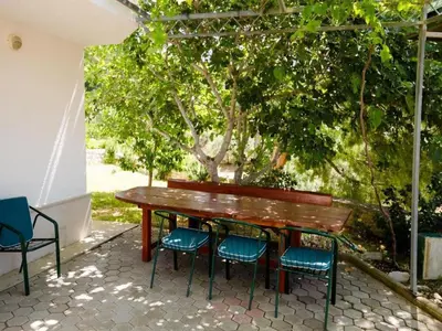 Vrt u objektu Apartments Bandalo - One Bedroom Apartment with Sea View
