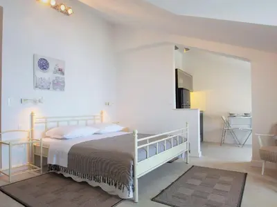 Krevet ili kreveti u jedinici u objektu Apartments & Room Vesna - Studio Apartment with Terrace and Sea View