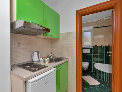 Kuhinja ili čajna kuhinja u objektu Apartments Villa Juric - Studio Apartment with Balcony - 2