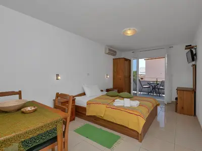 Krevet ili kreveti u jedinici u objektu Apartments Villa Juric - Studio Apartment with Balcony - 2