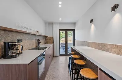 Kuhinja ili čajna kuhinja u objektu Holiday Resort Almissum - Luxury 11-bedroom villa