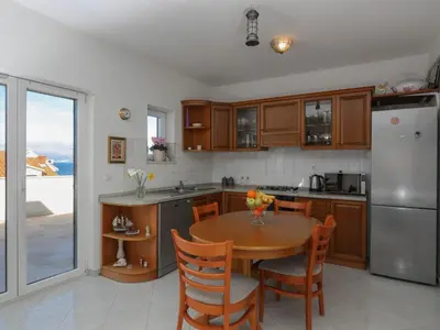 Kuhinja ili čajna kuhinja u objektu Apartment Perina - Comfort Two Bedroom Apartment with Terrace and Sea View