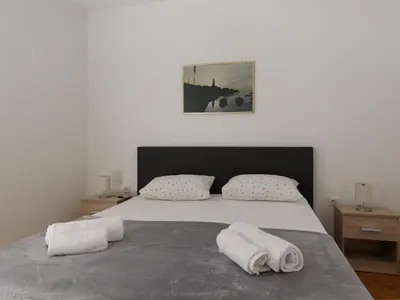 Krevet ili kreveti u jedinici u objektu Apartment Perina - Comfort Two Bedroom Apartment with Terrace and Sea View